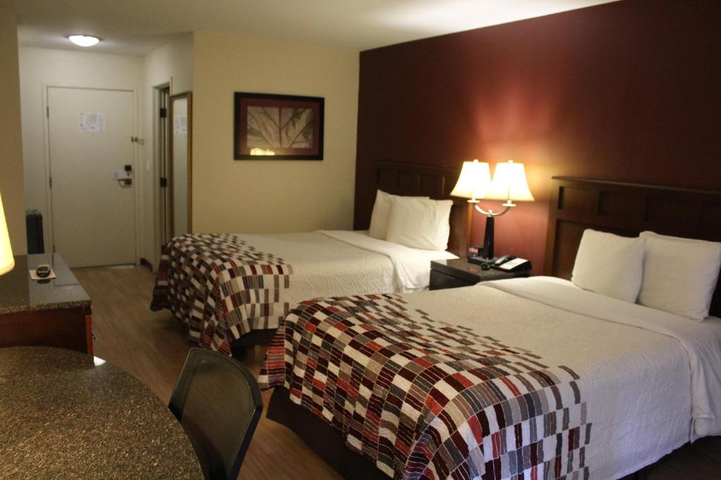 Red Roof Inn Gurnee - Waukegan - image 3