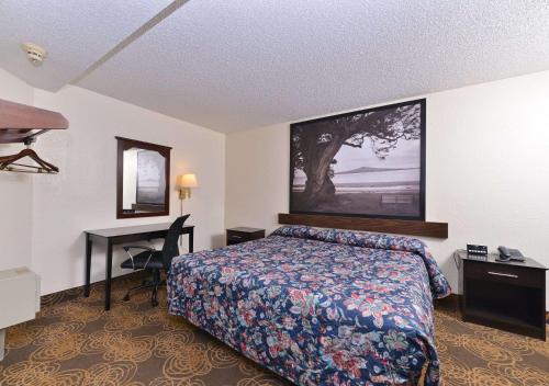 Rodeway Inn Waukegan - image 6