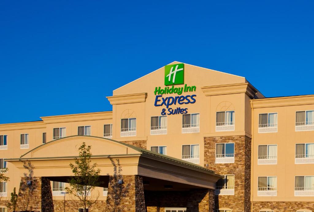 Holiday Inn Express Hotel & Suites Waukegan/Gurnee an IHG Hotel - main image