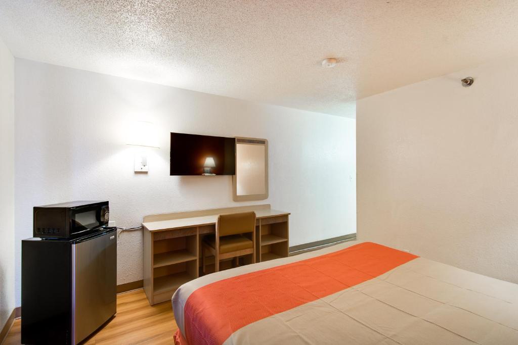 Motel 6-Waukegan IL - image 4