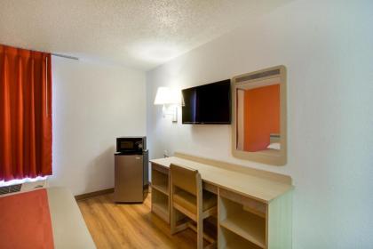 Motel 6-Waukegan IL - image 5