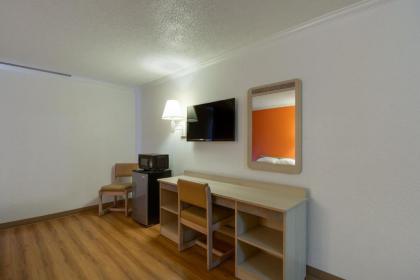 Motel 6-Waukegan IL - image 9