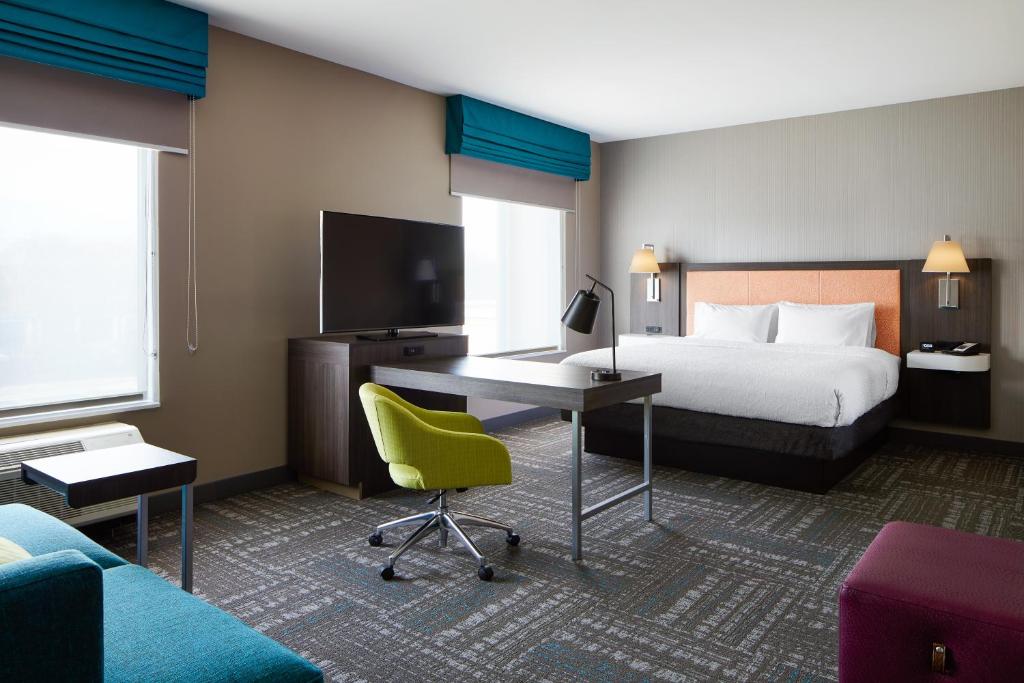 Hampton Inn & Suites Chicago/Waukegan - image 5