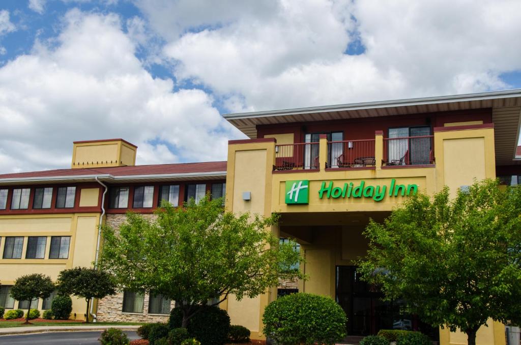 Holiday Inn Hotel Pewaukee-Milwaukee West an IHG Hotel - main image