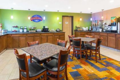 Baymont by Wyndham Waukesha - image 5