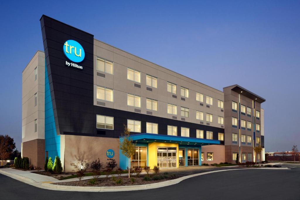 Tru By Hilton Milwaukee Brookfield - main image