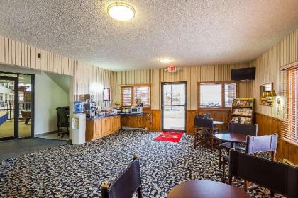 Econo Lodge Waupaca - image 15