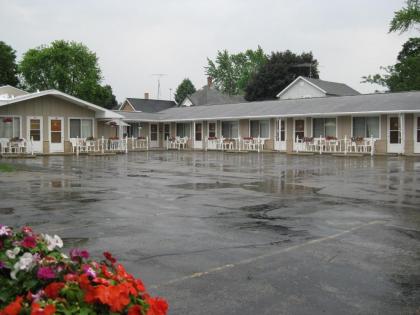 Inn Town Motel - image 11