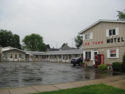 Inn Town Motel - image 13