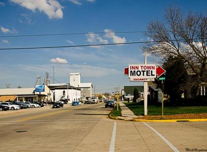 Inn Town Motel - image 3