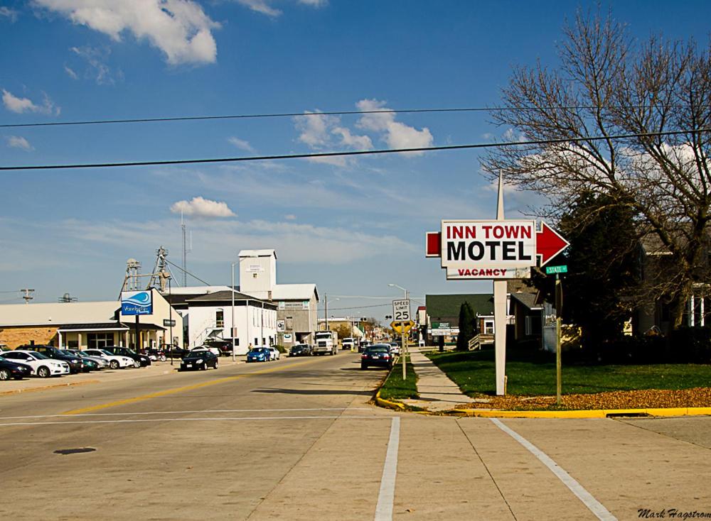 Inn Town Motel - image 3