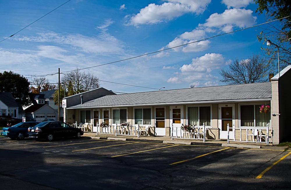 Inn Town Motel - image 4