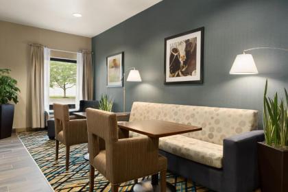 Hampton Inn Wausau - image 15