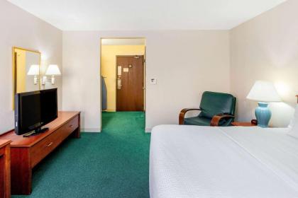 La Quinta Inn by Wyndham Wausau - image 15