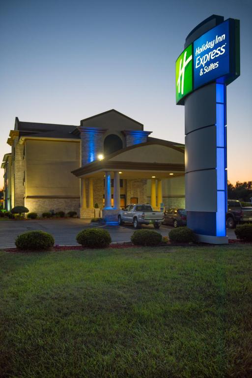 Holiday Inn Express Hotel & Suites Wauseon an IHG Hotel - main image