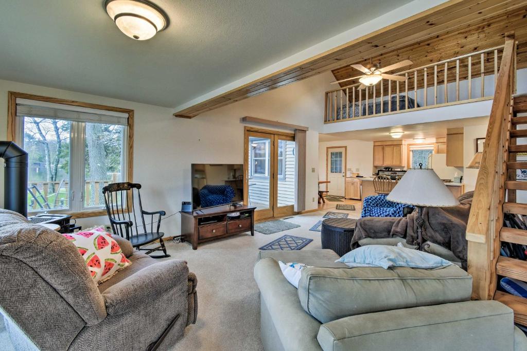 Lakefront Home with Seasonal Dock - 2 mi to Skiing! - image 3