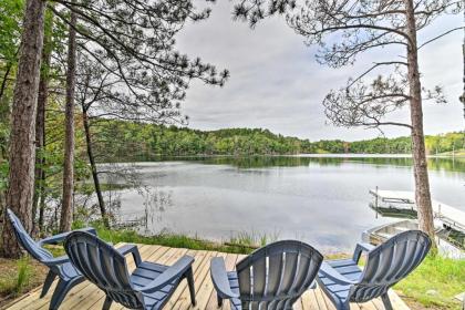 Quiet Retreat on Lake with Kayaks Boats Bikes!