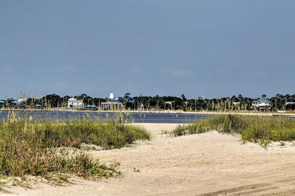 The Palm Bay St Louis Home - Walk to Beach! - image 4