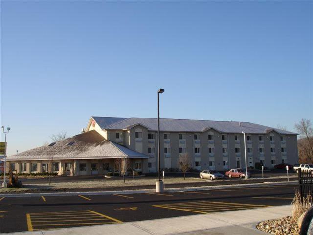 Ameristay Inn & Suites - image 5