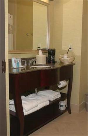 Hampton Inn and Suites Waxahachie - image 5