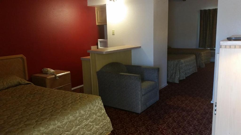 Executive Inn and Suites Waxahachie - image 4