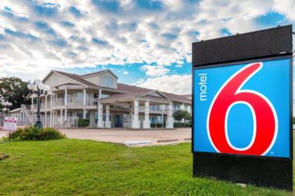 Motel 6-Waxahachie TX - image 1