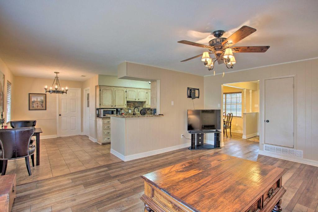 Spacious Ranch Home in Historic Waxahachie! - image 3