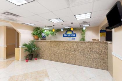 Days Inn by Wyndham Waycross - image 5