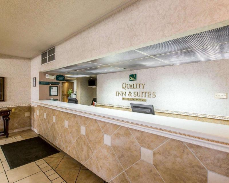 Quality Inn & Suites Waycross - image 4