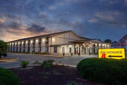 Super 8 by Wyndham Waycross GA - image 12