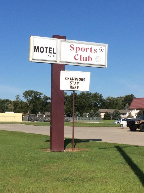 Sports Club Motel - image 3