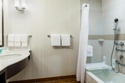 Hilton Garden Inn Wayne - image 3