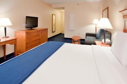 Holiday Inn Express Hotel & Suites Waynesboro-Route 340 an IHG Hotel - image 2