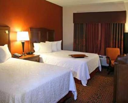 Hampton Inn Waynesburg - image 12