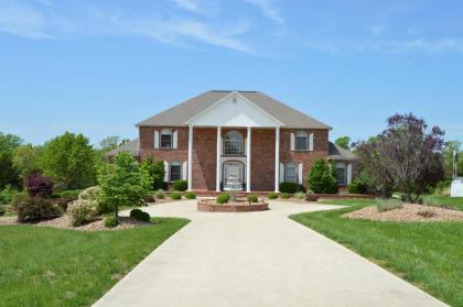 Lafayette Manor Bed & Breakfast - image 1