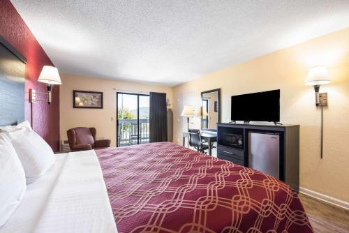 Econo Lodge - Waynesville - image 3