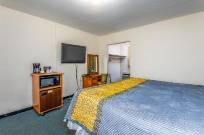 Parkway Inn - image 1