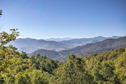 Luxurious Waynesville Family Home with Gorgeous Views - image 3