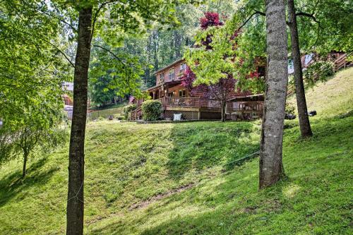 Home with BBQ and Fire Pit 8Mi to Smoky Mtn Natl Park - image 4