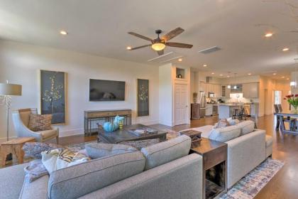 Modern Main St Apt in Downtown Waynesville! - image 1