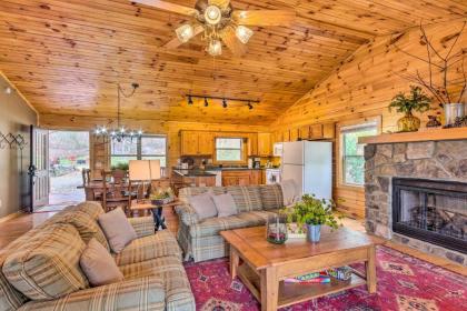 Peaceful Smoky mountain Cabin with Deck and Firepit North Carolina