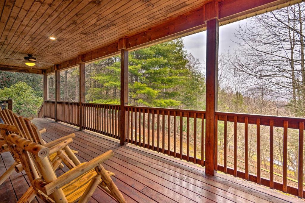 Peaceful Smoky Mountain Cabin with Deck and Firepit! - image 4