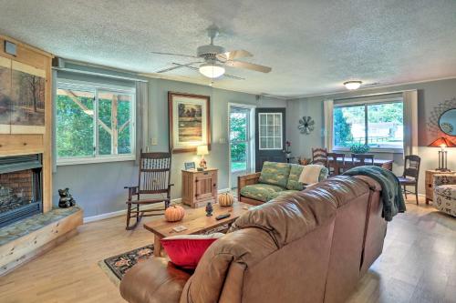 Charming Waynesville Cottage with Deck on Creek - image 4