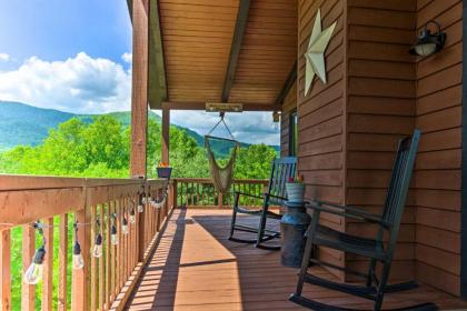 Beautiful mountain Cabin with Fire Pit and Views Waynesville