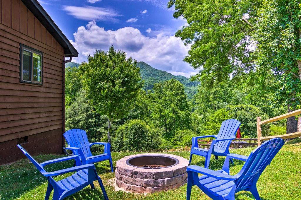 Beautiful Mountain Cabin with Fire Pit and Views! - image 3