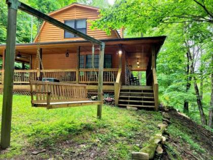 Creek Front Cabin snuggled up in the mountains - image 2