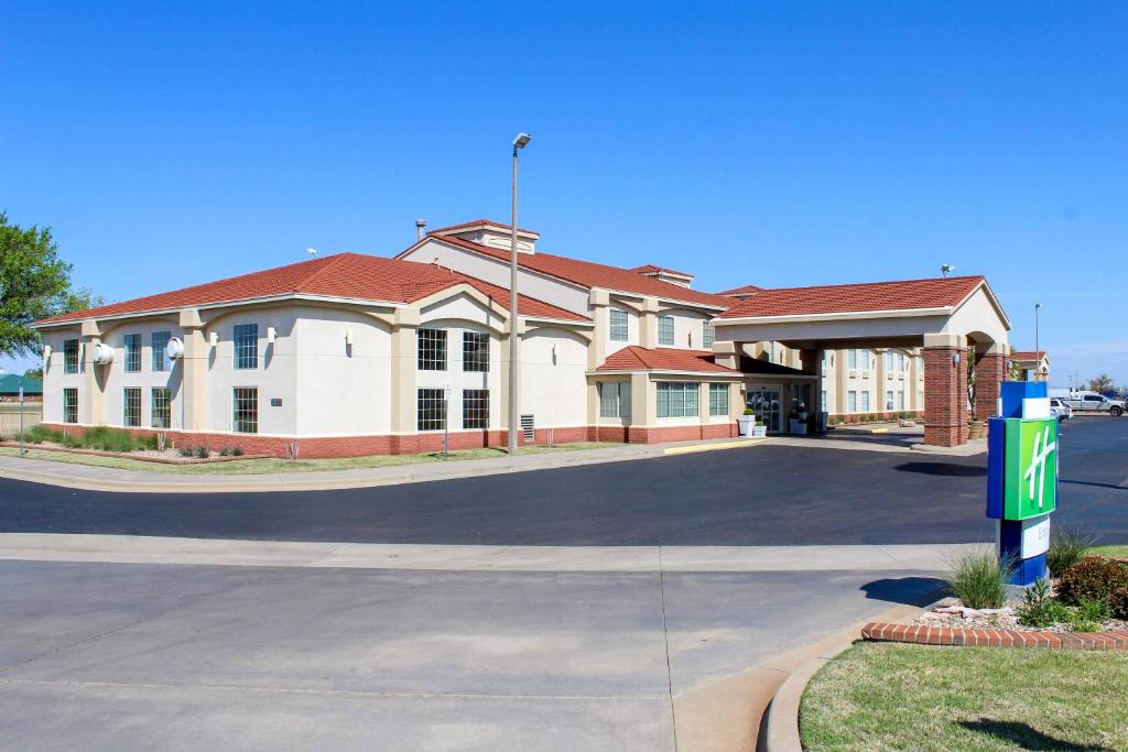 Holiday Inn Express Hotel and Suites Weatherford an IHG Hotel - main image