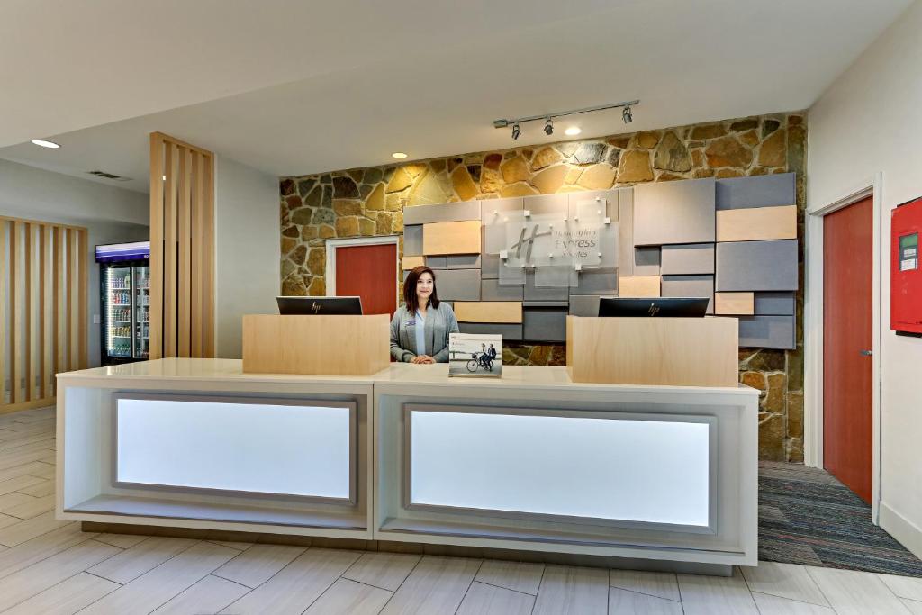 Holiday Inn Express Hotel and Suites Weatherford an IHG Hotel - image 6