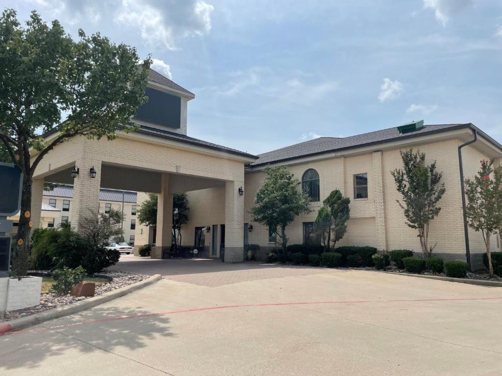 Red Roof Inn Weatherford - main image