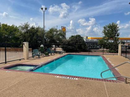 Red Roof Inn Weatherford - image 14